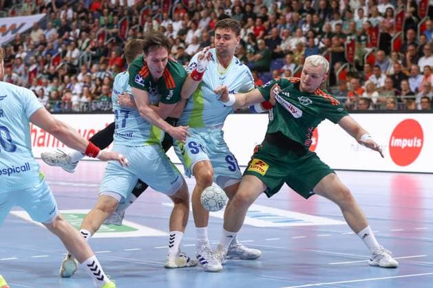 27.08.2025, xgox, Handball - Daikin HBL TSV Hannover-Burgdorf - VfL Gummersbach emspor, v.l. Kristja Horzen (Gummersbach, 27), Leif Tissier (Hannover, 7), Stepan Zeman (Gummersbach, 66), Justus Fischer (Hannover, 54) Zweikampf, Duell, Kampf, tackle Hannover