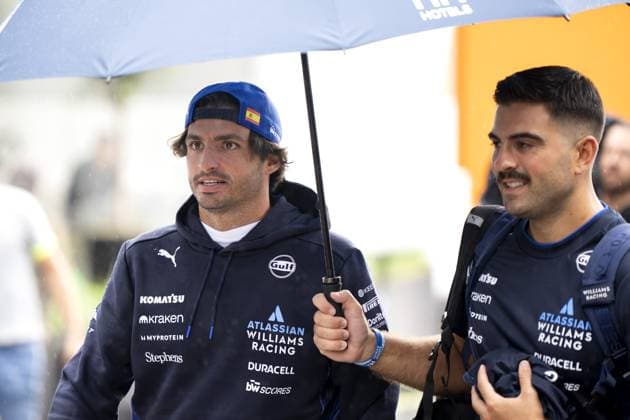 ZANDVOORT - Carlos Sainz (Williams) arrives at the Zandvoort Circuit ahead of the F1 Dutch Grand Prix on August 28, 2025, in Zandvoort, Netherlands. ANP SANDER KONING xVIxANPxSportx xxANPxIVx 534311790 originalFilename: 534311790.jpg