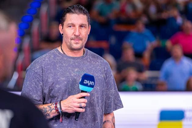 Stefan Kretzsche Kretzschmar (DYN) (v.l.), TSV Hannover-Burgdorf (grün) gegen VfL Gummersbach (hellblau) am 1. Spieltag der Saison 2025 2026 in der DAIKIN Handball-Bundesliga (27.08.2025, ZAG Arena (Hannover, GER), Copyright: xJanxGuentherx xTSVxHannover-Burgdorfx