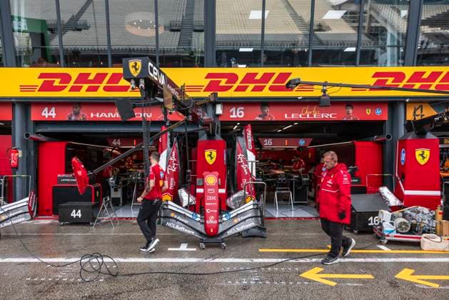 Formula 1 Heineken Dutch Grand Prix 2025 Alexis Perrin OVERTAKE MAXPPP - Zandvoort 28 08 2025 44 HAMILTON Lewis (gbr), Scuderia Ferrari HP, 16 LECLERC Charles (mon), Scuderia Ferrari HP, Pitlane box at the Formula 1 Heineken Dutch Grand Prix 2025, the 15th round of the 2025 FIA Formula 1 World Championship, WM, Weltmeisterschaft at Circuit Zandvoort in Zandvoort, Netherlands, from 28 to 31 August 2025 Zandvoort Netherlands  Copyright: xOVERTAKE MAXPPPxAlexisxPerrinx OVT202508286626 OVT202508286626