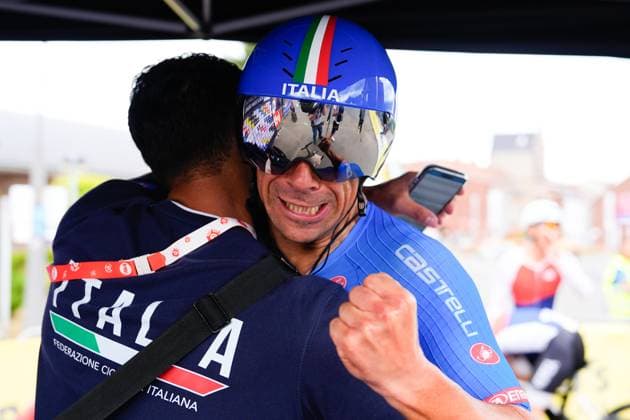 2025 UCI Para-cycling Road World Championships Picture by Olly Hassell SWpix.com - 28 08 2025 - Cycling - 2025 UCI Para-cycling Road World Championships - Ronse, Flanders, Belgium - Men T1 Individual Time Trial (ITT)- Giorgio Farroni (Italy) Celebrates winning the Men T1 Individual Time Trial (ITT) to become World Champion Copyright: x xSWpix.comx(t axPhotographyxHubxLtd)xOllyxHassell SWpix.comx SWP-3069-0208