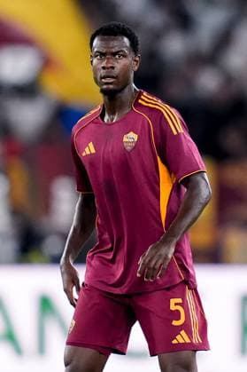 AS Roma v Bologna FC 1909 - Serie A Evan Ndicka of AS Roma looks on during the Serie A Enilive match between AS Roma and Bologna FC 1909 at Stadio Olimpico on August 23, 2025 in Rome, Italy. Rome Stadio Olimpico Lazio Italy Copyright: xGiuseppexMaffiax 250823_SerieA_Roma-Bologna_GM_3215