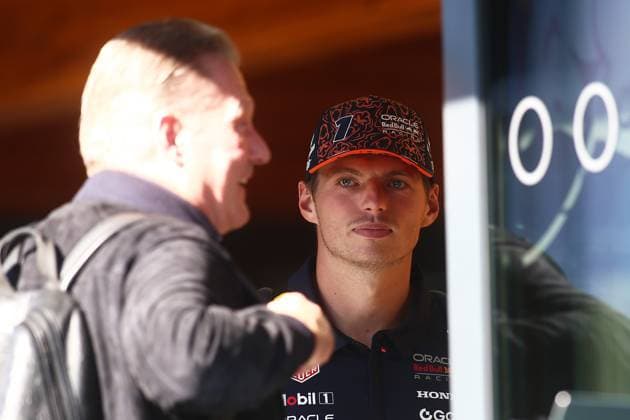 28.08.2025, xsvx, Motorsport FIA Formel 1, 2025 Dutch Grand Prix v.l. Jos und Max Verstappen (Oracle Red Bull Racing) Startnummer 1 (FIA REGULATIONS PROHIBIT ANY USE OF PHOTOGRAPHS as IMAGE SEQUENCES and or QUASI-VIDEO) Zandvoort