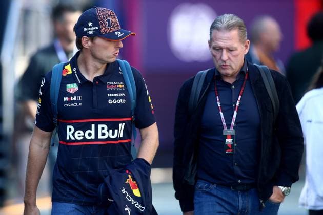 28.08.2025, xsvx, Motorsport FIA Formel 1, 2025 Dutch Grand Prix v.l. Jos und Max Verstappen (Oracle Red Bull Racing) Startnummer 1 (FIA REGULATIONS PROHIBIT ANY USE OF PHOTOGRAPHS as IMAGE SEQUENCES and or QUASI-VIDEO) Zandvoort