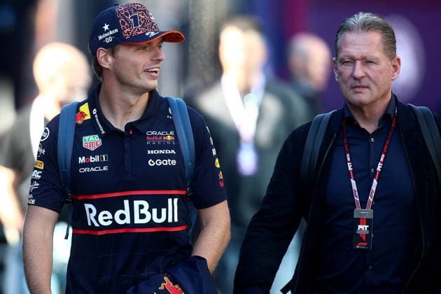 28.08.2025, xsvx, Motorsport FIA Formel 1, 2025 Dutch Grand Prix v.l. Max Verstappen (Oracle Red Bull Racing) Startnummer 1 Jos Verstappen (FIA REGULATIONS PROHIBIT ANY USE OF PHOTOGRAPHS as IMAGE SEQUENCES and or QUASI-VIDEO) Zandvoort