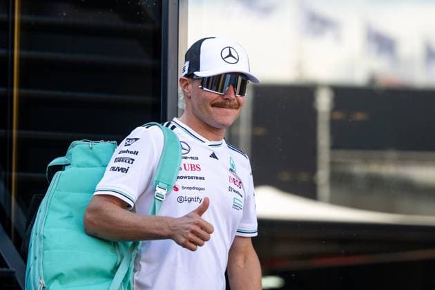 Valtteri Bottas (Mercedes-AMG Petronas F1 Team, Finnland, Ersatzfahrer) hebt zufrieden den Daumen, NED, Formel 1 Weltmeisterschaft, Heineken Grand Prix der Niederlande, Circuit Zandvoort, Media Day, Saison 2025, 28.08.2025 NED, Formel 1 Weltmeisterschaft, Heineken Grand Prix der Niederlande, Circuit Zandvoort, Media Day, Saison 2025, 28.08.2025 Zandvoort Copyright: xEibner-Pressefoto Memmlerx EP_MMR