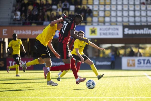 FC Midtjylland s 21 Denil Castillo vies the ball during the UEFA Europa League playoff second leg match between KuPS and FC Midtjylland in Kuopio, Finland August 28, 2025. ---EDITORS NOTE --- RESTRICTED TO EDITORIAL USE --- Kuopio Finland LKFTVX20250828190148BGKO  Copyright: xMatiasxHonkamaax LKFTVX20250828190148BGKO