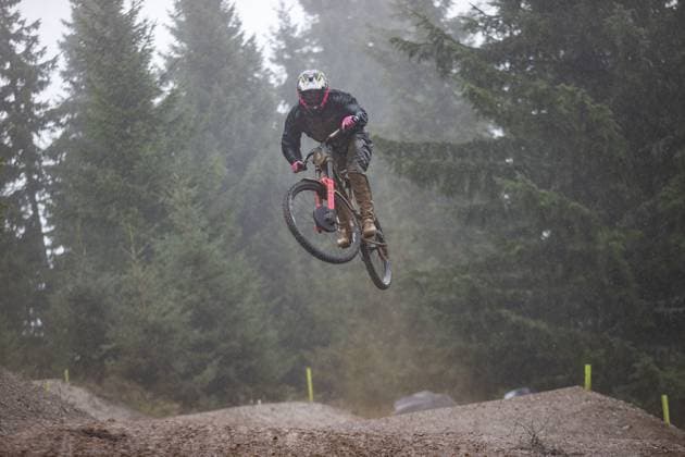 Whoop UCI Downhill Worldcup Les Gets PIERRON Amaury COMMENCAL MUC-OFF BY RIDING ADDICTIONat Whoop UCI Downhill Worldcup Les Gets , 28.08.2025,in Les Gets ,FRA Foto: Sebastian Sternemann
