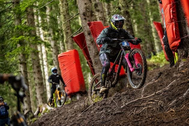 Whoop UCI Downhill Worldcup Les Gets VERGIER Loris COMMENCAL MUC-OFF BY RIDING ADDICTIONat Whoop UCI Downhill Worldcup Les Gets , 28.08.2025,in Les Gets ,FRA Foto: Sebastian Sternemann