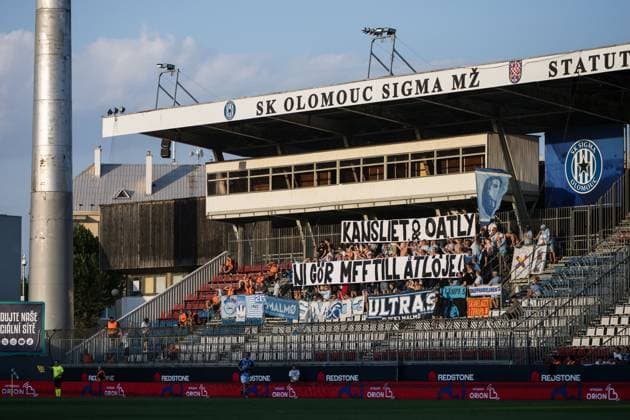 250828 Fans of Malmö FF with a banner during the second leg UEFA Europa League play-off football match between SK Sigma Olomouc and Malmö FF on August 28, 2025 in Olomouc. Photo: Petter Arvidson BILDBYRAN kod PA PA1072 fotboll football soccer fotball uefa europa league europa league malmö ff sk sigma olomouc bbeng playoff publik Copyright: PETTERxARVIDSON BB250828PA094