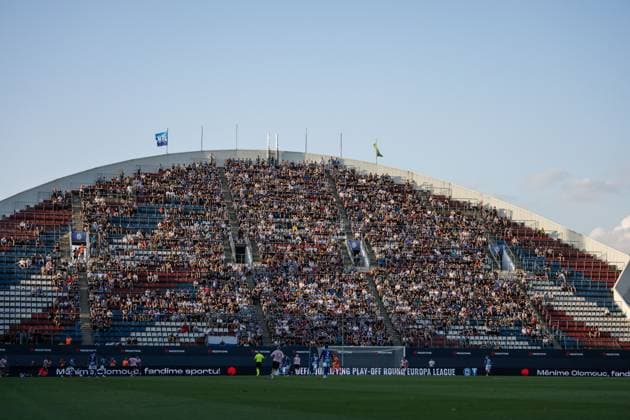 250828 Spectators in the stands during the second leg UEFA Europa League play-off football match between SK Sigma Olomouc and Malmö FF on August 28, 2025 in Olomouc. Photo: Petter Arvidson BILDBYRAN kod PA PA1072 fotboll football soccer fotball uefa europa league europa league malmö ff sk sigma olomouc bbeng playoff publik Copyright: PETTERxARVIDSON BB250828PA095