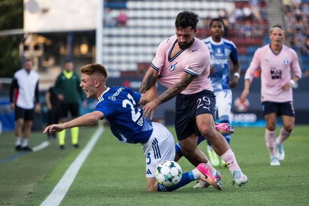 250828 Andres Dumitrescu of SK Sigma Olomouc and Sead Haksabanovic of Malmö FF during the second leg UEFA Europa League play-off football match between SK Sigma Olomouc and Malmö FF on August 28, 2025 in Olomouc. Photo: Petter Arvidson BILDBYRAN kod PA PA1072 fotboll football soccer fotball uefa europa league europa league malmö ff sk sigma olomouc bbeng playoff Copyright: PETTERxARVIDSON BB250828PA098