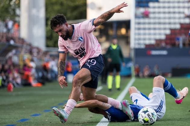 250828 Andres Dumitrescu of SK Sigma Olomouc and Sead Haksabanovic of Malmö FF during the second leg UEFA Europa League play-off football match between SK Sigma Olomouc and Malmö FF on August 28, 2025 in Olomouc. Photo: Petter Arvidson BILDBYRAN kod PA PA1072 fotboll football soccer fotball uefa europa league europa league malmö ff sk sigma olomouc bbeng playoff Copyright: PETTERxARVIDSON BB250828PA099