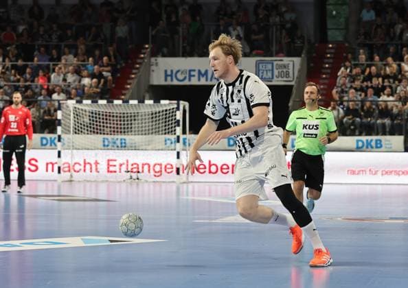 28.08.2025 - Handball - 1. Bundesliga DAIKIN HBL - Saison 2025 2026 - 01. Spieltag: HC Erlangen Metropolregion Nürnberg HCE - THW Kiel - DaMa - xdaxmax - Eric Johansson (21, THW Kiel )