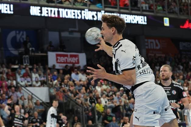 28.08.2025 - Handball - 1. Bundesliga DAIKIN HBL - Saison 2025 2026 - 01. Spieltag: HC Erlangen Metropolregion Nürnberg HCE - THW Kiel - DaMa - xdaxmax - Rune Dahmke (23, THW Kiel )