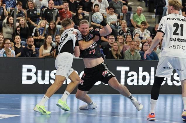 28.08.2025 - Handball - 1. Bundesliga DAIKIN HBL - Saison 2025 2026 - 01. Spieltag: HC Erlangen Metropolregion Nürnberg HCE - THW Kiel - DaMa - xdaxmax - Rune Dahmke (23, THW Kiel ) Maciej Gebala (77, HC Erlangen HCE )