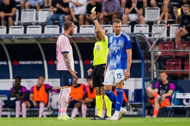250828 Pontus Jansson of Malmö FF and Referee Radu Petrescu during the second leg UEFA Europa League play-off football match between SK Sigma Olomouc and Malmö FF on August 28, 2025 in Olomouc. Photo: Petter Arvidson BILDBYRAN kod PA PA1072 fotboll football soccer fotball uefa europa league europa league malmö ff sk sigma olomouc bbeng playoff Copyright: PETTERxARVIDSON BB250828PA131