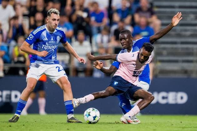 250828 Andres Dumitrescu and Abdoulaye Sylla of SK Sigma Olomouc and Taha Ali of Malmö FF during the second leg UEFA Europa League play-off football match between SK Sigma Olomouc and Malmö FF on August 28, 2025 in Olomouc. Photo: Petter Arvidson BILDBYRAN kod PA PA1072 fotboll football soccer fotball uefa europa league europa league malmö ff sk sigma olomouc bbeng playoff Copyright: PETTERxARVIDSON BB250828PA138