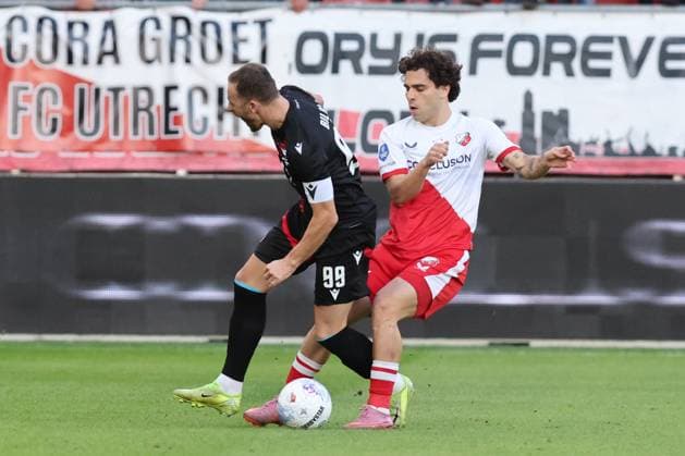 Nemanja Bilbija of Zrinjski battles for the ball with Miguel Rodriquez of FC Utrecht during the match FC Utrecht - Zrinjski at the Galgenwaard for the Europa League (play-off) season 2024-2025 in Utrecht, Netherlands on 28 august 2025, (photo by Peter Lous EYE4images DeFodi Images)