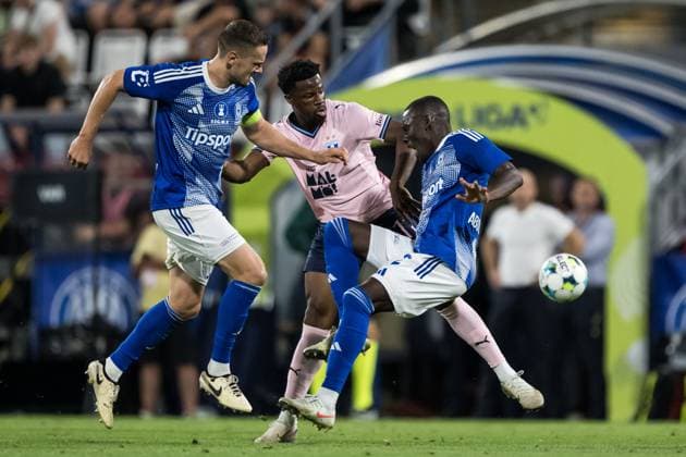 250828 Taha Ali of Malmö FF against Tomas Huk and Abdoulaye Sylla of SK Sigma Olomouc during the second leg UEFA Europa League play-off football match between SK Sigma Olomouc and Malmö FF on August 28, 2025 in Olomouc. Photo: Petter Arvidson BILDBYRAN kod PA PA1072 fotboll football soccer fotball uefa europa league europa league malmö ff sk sigma olomouc bbeng playoff Copyright: PETTERxARVIDSON BB250828PA141