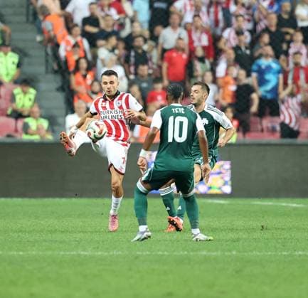 Samsunspor v Panathinaikos - UEFA Europa League SAMSUN, TURKIYE - AUGUST 28: Emre Kilinc (11) of Samsunspor in action against Tete (10) of Panathinaikos during the UEFA Europa League playoff round second leg football match between Samsunspor and Panathinaikos at 19 May Stadium in Samsun, Turkiye on August 28, 2025. Veysel Altun Anadolu Samsun Turkey. Editorial use only. Please get in touch for any other usage.  Copyright: x2025xAnadoluxVeyselxAltunx