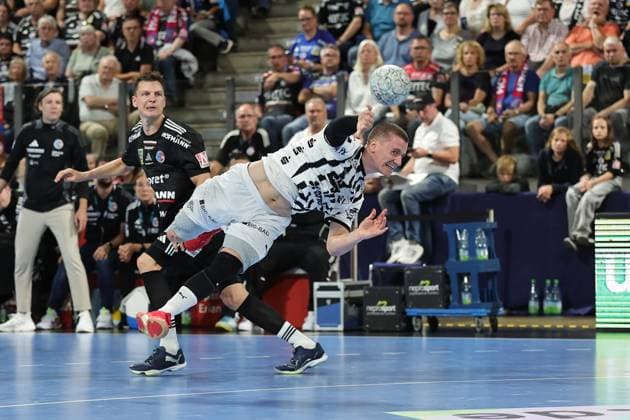 28.08.2025 - Handball - 1. Bundesliga DAIKIN HBL - Saison 2025 2026 - 01. Spieltag: HC Erlangen Metropolregion Nürnberg HCE - THW Kiel - DaMa - xdaxmax - Elias Ellefsen a Skipagotu (71, THW Kiel )