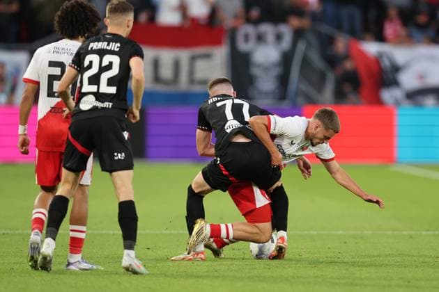 Dave van den Berg of FC Utrecht battles for the ball with Karlo Abramovic of Zrinjski during the match FC Utrecht - Zrinjski at the Galgenwaard for the Europa League (play-off) season 2024-2025 in Utrecht, Netherlands on 28 august 2025, (photo by Peter Lous EYE4images DeFodi Images)