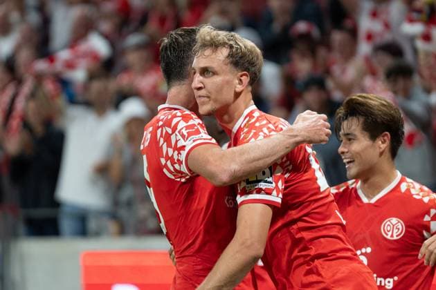 28.08.2025, xhfmx, Fussball UEFA Conference League Playoffs, 1. FSV Mainz 05 - Rosenborg Trondheim v.l. Stefan Bell (1. FSV Mainz 05) und Nelson Weiper (1. FSV Mainz 05) bejubeln das 3:1 gegen Rosenborg Trondheim. Tor, Goal, Jubel, Celebration (DFL DFB REGULATIONS PROHIBIT ANY USE OF PHOTOGRAPHS as IMAGE SEQUENCES and or QUASI-VIDEO) Mainz *** 28 08 2025, xhfmx, Football UEFA Conference League Playoffs, 1 FSV Mainz 05 Rosenborg Trondheim v l Stefan Bell 1 FSV Mainz 05 and Nelson Weiper 1 FSV Mainz 05 celebrate the 3 1 against Rosenborg Trondheim Tor, Goal, Jubel, Celebration DFL DFB REGULATIONS PROHIBIT ANY USE OF PHOTOGRAPHS as IMAGE SEQUENCES and or QUASI VIDEO Mainz