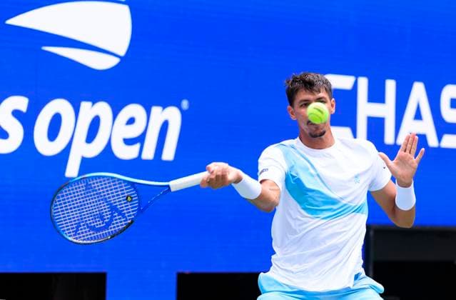 August 28, 2025, Flushing Meadows, New York, USA: Alexei Popyrin watches the ball as he gets ready for a forehand return during a match against Jannik Sinner on Day 5 of the 2025 US Open at USTA Billie Jean King National Tennis Center on Thursday August 28, 2025 in the Flushing neighborhood of the Queens borough of New York City. JAVIER ROJAS PI Flushing Meadows USA - ZUMAp124 20250828_zaa_p124_057 Copyright: xJavierxRojasx