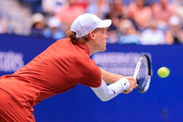 August 28, 2025, Flushing Meadows, New York, USA: Jannik Sinner stretches for a double backhand return during a match against Alexei Popyrin on Day 5 of the 2025 US Open at USTA Billie Jean King National Tennis Center on Thursday August 28, 2025 in the Flushing neighborhood of the Queens borough of New York City. JAVIER ROJAS PI Flushing Meadows USA - ZUMAp124 20250828_zaa_p124_063 Copyright: xJavierxRojasx