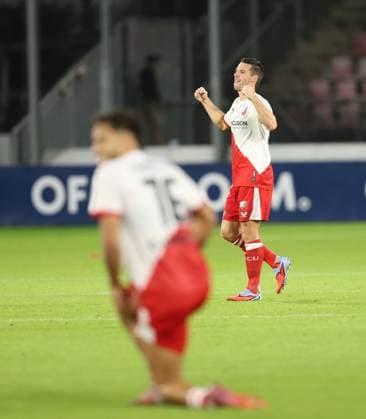 Nick Viergever of FC Utrecht celebrates after reaching Europa League during the match FC Utrecht - Zrinjski at the Galgenwaard for the Europa League (play-off) season 2024-2025 in Utrecht, Netherlands on 28 august 2025, (photo by Peter Lous EYE4images DeFodi Images)