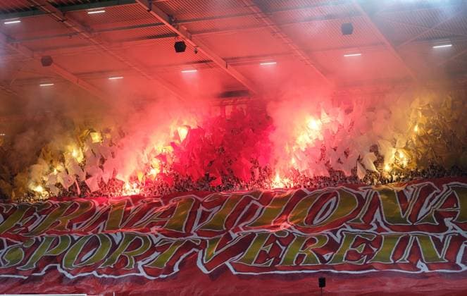 Qualifikation Conference League Mewa-Arena Mainz - 28.08.2025 1. FSV Mainz 05 (mz) - Rosenborg BK (rbk) 4:1 Choreografie der Mainzer Fans Fussball - Qualifikation Conference League - 1. FSV Mainz 05 *** Qualification Conference League Mewa Arena Mainz 28 08 2025 1 FSV Mainz 05 mz Rosenborg BK rbk 4 1 Choreography of the Mainz fans Football Qualification Conference League 1 FSV Mainz 05
