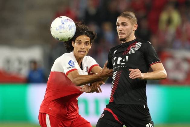 Gjivai Zechiel of FC Utrecht with Matej Sakota of Zrinjski during the match FC Utrecht - Zrinjski at the Galgenwaard for the Europa League (play-off) season 2024-2025 in Utrecht, Netherlands on 28 august 2025, (photo by Peter Lous EYE4images DeFodi Images)