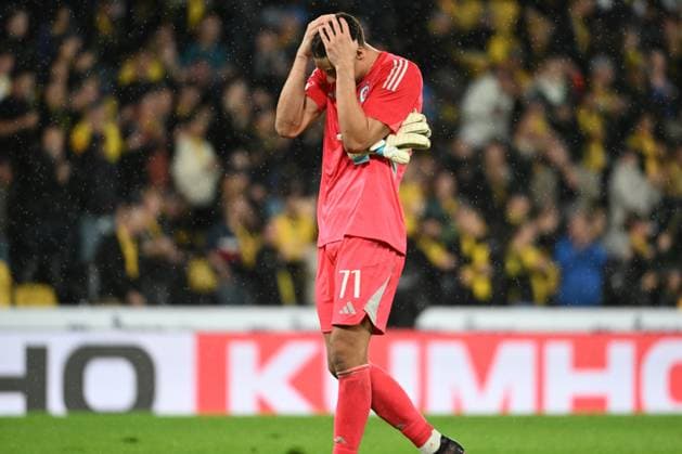 28.08.2025, Bern, Wankdorf, Uefa Europa League, Playoffs, BSC Young Boys - Slovan Bratislava, 71 Dominik Takac (Bratislava) ist nach der Niederlage enttäuscht. Bern Wankdorf Bern Switzerland Copyright: xJustPictures.ch ManuelxWinterbergerx jp-de-MaWi-MWI_1383