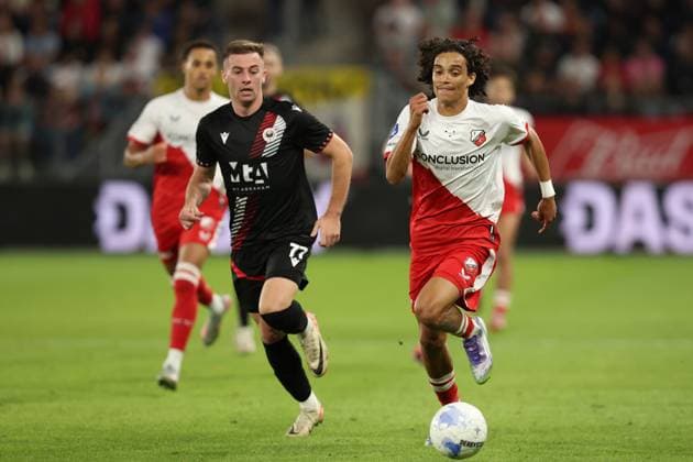 Gjivai Zechiel of FC Utrecht with Karlo Abramovic of Zrinjski during the match FC Utrecht - Zrinjski at the Galgenwaard for the Europa League (play-off) season 2024-2025 in Utrecht, Netherlands on 28 august 2025, (photo by Peter Lous EYE4images DeFodi Images)