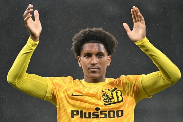 28.08.2025, Bern, Wankdorf, Uefa Europa League, Playoffs, BSC Young Boys - Slovan Bratislava, 57 Olivier Mambwa (Young Boys) freut sich nach dem Sieg. Bern Wankdorf Bern Switzerland Copyright: xJustPictures.ch ManuelxWinterbergerx jp-de-MaWi-MWI_1438