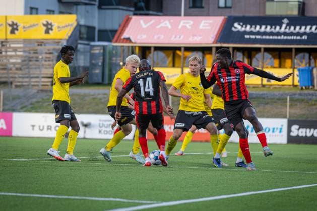 xxkeikkaxx 20250828 Kuopio UEFA Europa League Qualifier Play-offs ottelu KuPS vs FC Midtjylland. Kuvassa Midtjyllandin Edward Chilufya. Niklas Pehkonen All Over Press