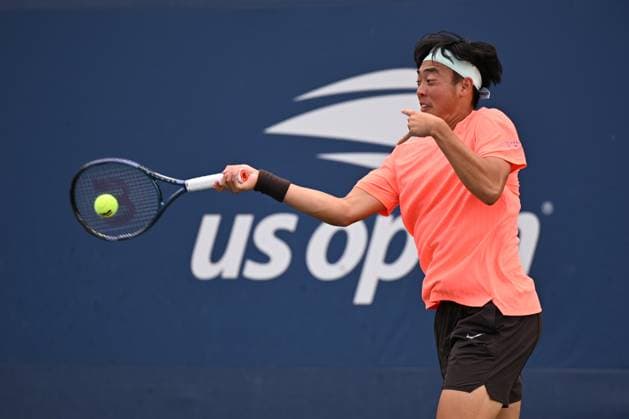 (250829) -- NEW YORK, Aug. 29, 2025 -- Coleman Wong of China s Hong Kong hits a return during the men s singles second round match between Coleman Wong of China s Hong Kong and Adam Walton of Australia at the 2025 US Open tennis championships in New York, the United States, Aug. 28, 2025. ) (SP)U.S.-NEW YORK-TENNIS-US OPEN-MEN S SINGLES-WONG VS WALTON LixRui 