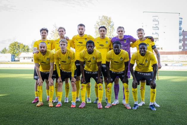 xxkeikkaxx 20250828 Kuopio UEFA Europa League Qualifier Play-offs ottelu KuPS vs FC Midtjylland. Kuvassa KuPSin avauskokoonpano. Niklas Pehkonen All Over Press