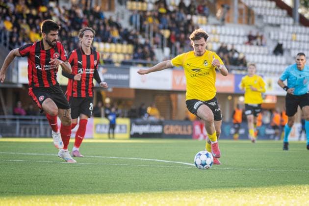xxkeikkaxx 20250828 Kuopio UEFA Europa League Qualifier Play-offs ottelu KuPS vs FC Midtjylland. Kuvassa KuPSin Agon Sadiku. Niklas Pehkonen All Over Press