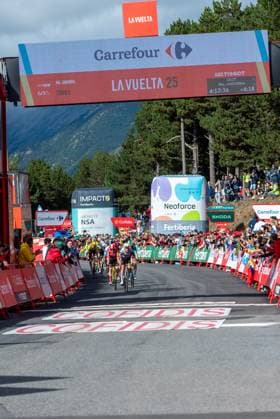 La Vuelta - 80th Tour of Spain 2025 - Stage 6 Cyclists participate in stage 6 of La Vuelta 2025, which connects Olot in Girona and Pal in Andorra, on August 28, 2025. Andorra Andorra  Copyright: xMartinxSilvaxCosentinox originalFilename:silvacosentino-cyclists250828_npIMQ.jpg