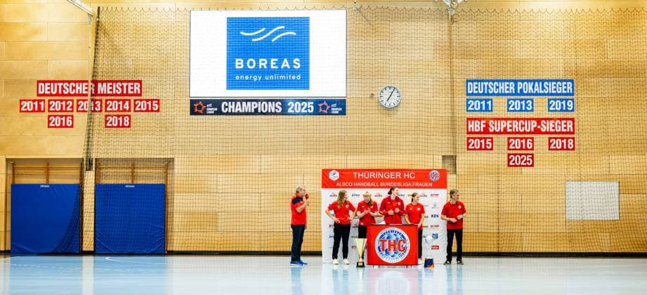 28.08.2025, GER, Handball, Frauen, Saison 2025 2026, Alsco 1.Bundesliga, Thueringer HC Saisoneröffnung öffentliches Training Mannschaftspraesentation Christina Loevgren Hallberg (Thueringer HC,1) Laura Kuske (Thueringer HC,11) Kim Ott (Thueringer HC,25) Dilayla Alarslan (Thueringer HC,38) 99947 Bad Langensalza Salza Halle Sporthalle Mehrz Thüringen Deutschland