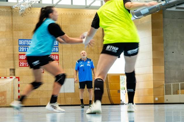 28.08.2025, GER, Handball, Frauen, Saison 2025 2026, Alsco 1.Bundesliga, Thueringer HC Saisoneröffnung öffentliches Training Mannschaftspraesentation Herbert Mueller (Thueringer HC,Trainer) 99947 Bad Langensalza Salza Halle Sporthalle Mehrz Thüringen Deutschland