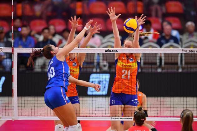 FIVB Volleyball Women™s World Championship, WM, Weltmeisterschaft 2025 Britte Stuut 21 of the Netherlands is in action during the FIVB Volleyball Women s World Championship 2025 round of 16 between the Netherlands and Serbia at Indoor Stadium Hua-Mak in Bangkok, Thailand, on August 29, 2025. Bangkok Thailand  Copyright: xVachiraxVachirax originalFilename:kalong-volleyba160101_npGHC.jpg
