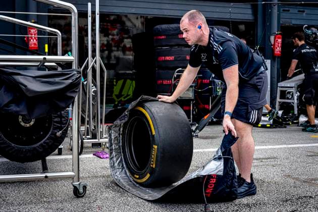 Tyre man of Mercedes during the match Formula 1 Zandvoort friday 2025, free practice at the Formula 1 circuit Zandvoort for the Formula One Zandvoort friday 2025 season 2025-2026 in ZANDVOORT, Netherlands on 29 august 2025, (photo by Marcel van Dorst EYE4images DeFodi Images) DATUM AANPASSEN!!!!!!!