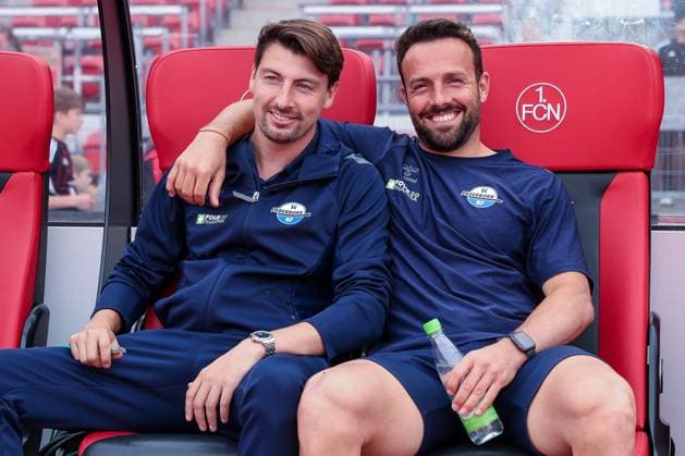 Chef-Trainer Ralf Kettemann (SC Paderborn 07), rechts, mit Teammanager Pascal Pundmann (SC Paderborn 07), 1. FC Nuernberg vs. SC Paderborn 07, DFL, 2. Bundesliga, Saison 2025 2026, Max-Morlock-Stadion, 4. Spieltag, Hinrunde, 29.08.2025 DFB regulations prohibit any use of photographs as image sequences and or quasi-video Nuernberg Bayern Deutschland