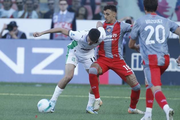 Sassuolo Daniel Boloca vs Cremonese Michele Collocolo during the Serie A soccer match between Cremonese and Sassuolo at the Giovanni Zini in Cremona, north west Italy - Friday, August 27, 2025. - Soccer .  Copyright: xAlbertoxMariani LaPressex