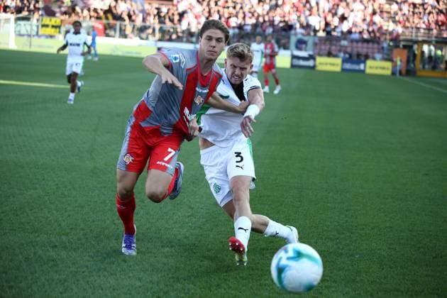 Cremonese Alessio Zerbin Sassuolo Josh Doig vsduring the Serie A soccer match between Cremonese and Sassuolo at the Giovanni Zini in Cremona, north west Italy - Friday, August 27, 2025. - Soccer .  Copyright: xAlbertoxMariani LaPressex