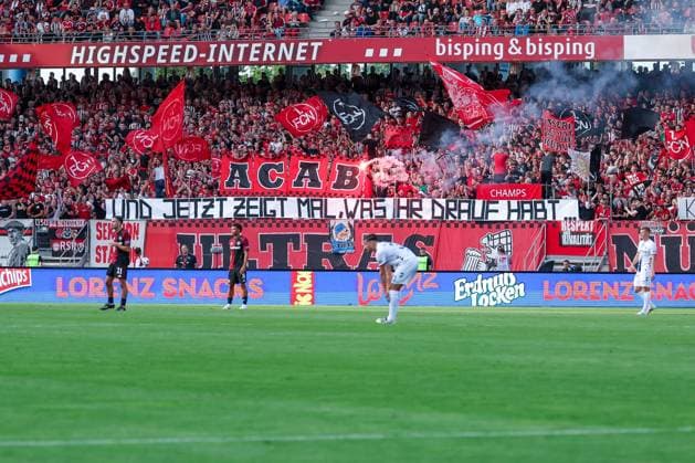 Proteste der Nuernberger Fans gegen Gesichtserkennung, 1. FC Nuernberg vs. SC Paderborn 07, DFL, 2. Bundesliga, Saison 2025 2026, Max-Morlock-Stadion, 4. Spieltag, Hinrunde, 29.08.2025 DFB regulations prohibit any use of photographs as image sequences and or quasi-video Nuernberg Bayern Deutschland