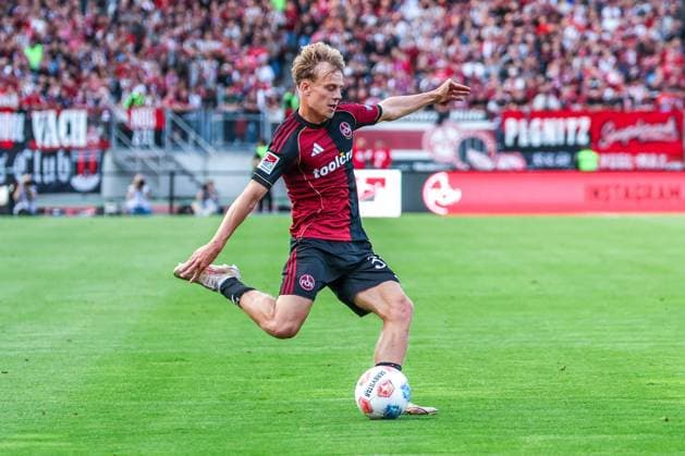 Tim Janisch 32 (1FC Nuernberg) in Aktion, 1. FC Nuernberg vs. SC Paderborn 07, DFL, 2. Bundesliga, Saison 2025 2026, Max-Morlock-Stadion, 4. Spieltag, Hinrunde, 29.08.2025 DFB regulations prohibit any use of photographs as image sequences and or quasi-video Nuernberg Bayern Deutschland
